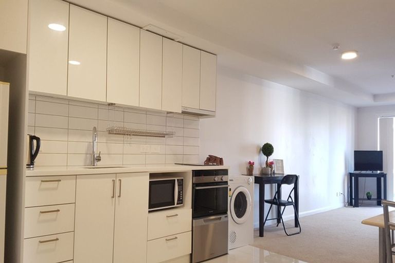 Photo of property in 15 Colin Wild Place, Glenfield, Auckland, 0629