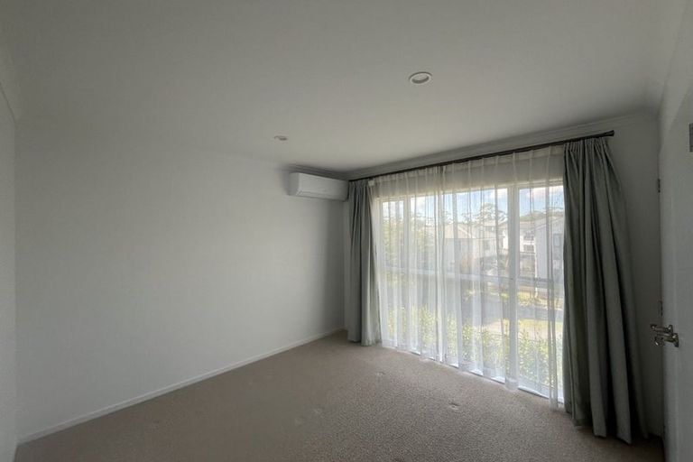 Photo of property in 3 Arthur Rolfe Lane, Swanson, Auckland, 0614