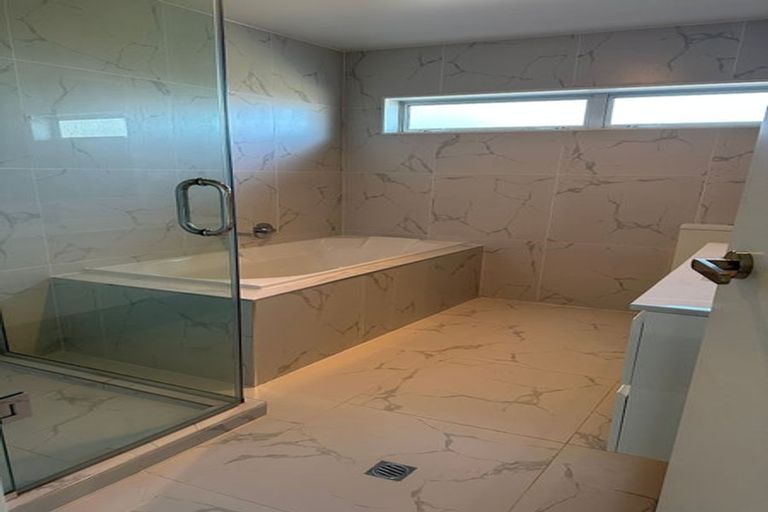 Photo of property in 77 Granville Drive, Massey, Auckland, 0614