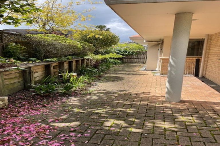 Photo of property in 6 Nathan Close, Somerville, Auckland, 2014