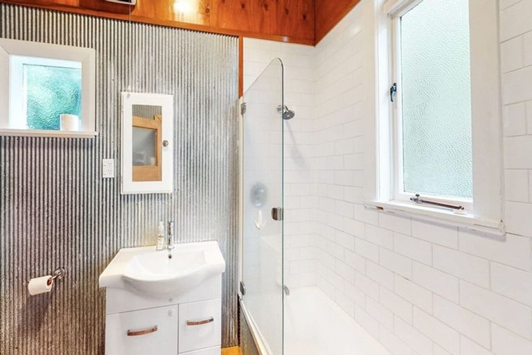 Photo of property in 19 Princess Terrace, Newtown, Wellington, 6021