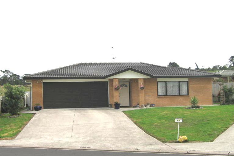 Photo of property in 19 Jeffery Reeve Crescent, Ranui, Auckland, 0612