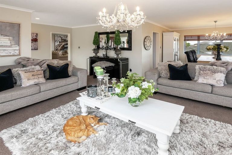 Photo of property in 31 Moyrus Crescent, East Tamaki Heights, Auckland, 2016