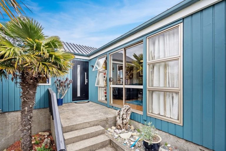Photo of property in 3 Walton Road, Paraparaumu Beach, Paraparaumu, 5032