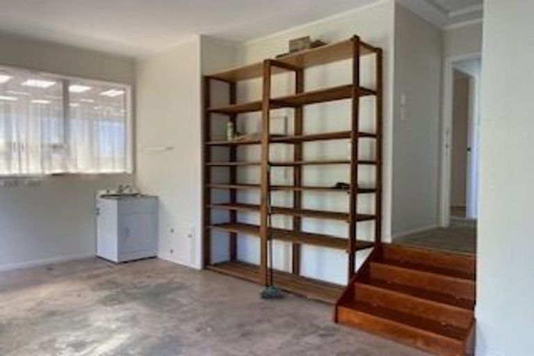 Photo of property in 1 Spears Place, Botany Downs, Auckland, 2010