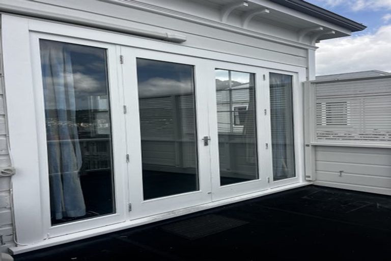 Photo of property in 16 Austin Street, Mount Victoria, Wellington, 6011