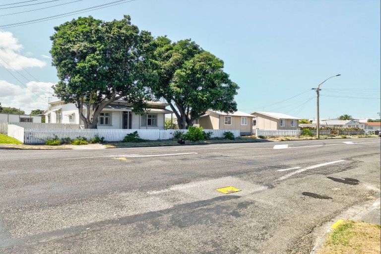 Photo of property in 12-16 Cornfoot Street, Castlecliff, Wanganui, 4501