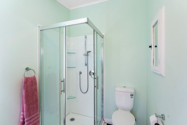 Photo of property in 103a Waikawa Beach Road, Manakau, Levin, 5573