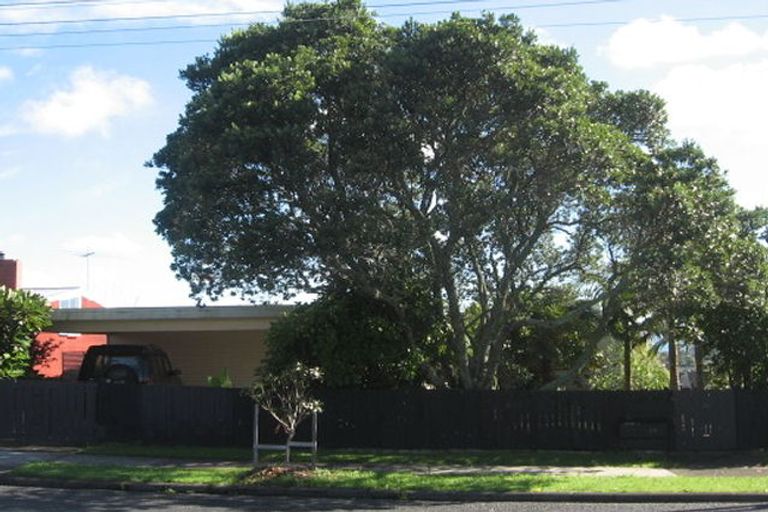 Photo of property in 69 Bradbury Road, Botany Downs, Auckland, 2010