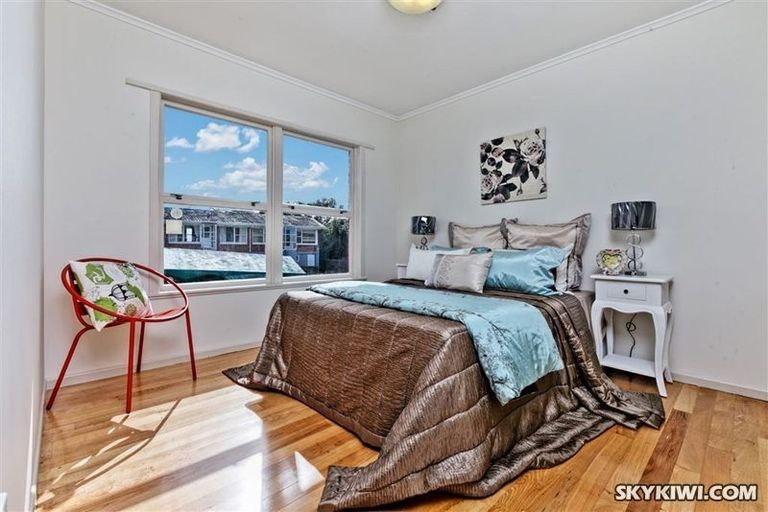 Photo of property in 2/13a Evelyn Place, Hillcrest, Auckland, 0627