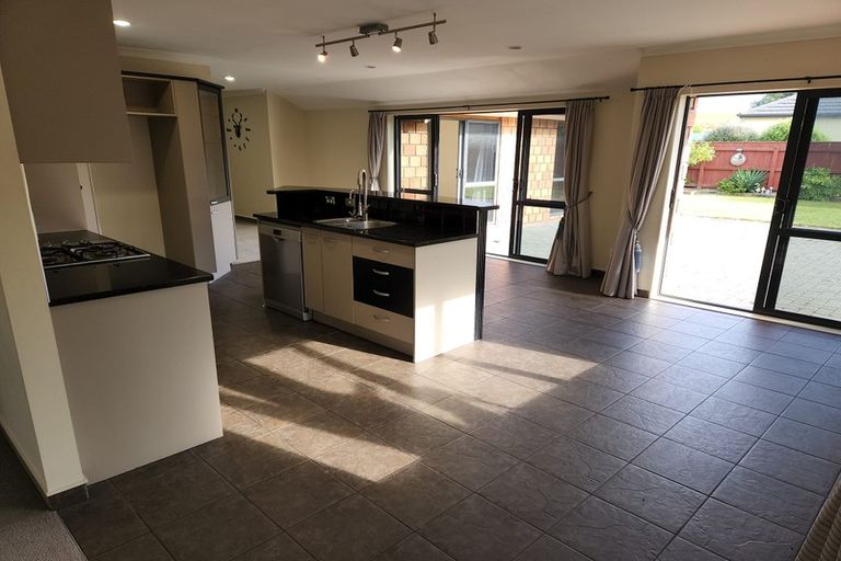 Photo of property in 170 Milne Drive, Paraparaumu, 5032