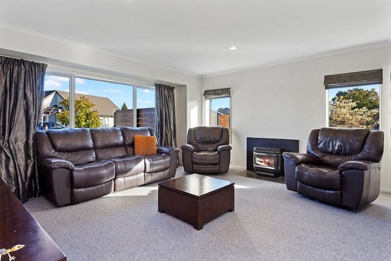 Photo of property in 12 Yellowlees Drive, Kaiapoi, 7630