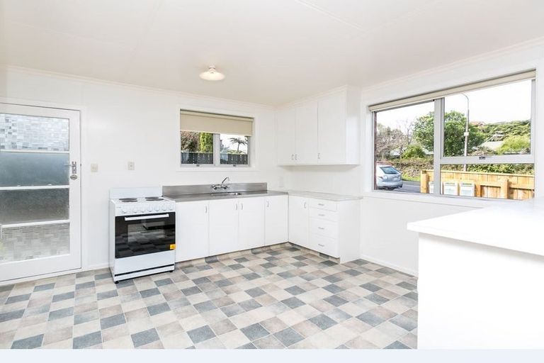 Photo of property in 36 Cumberland Street, Merrilands, New Plymouth, 4312