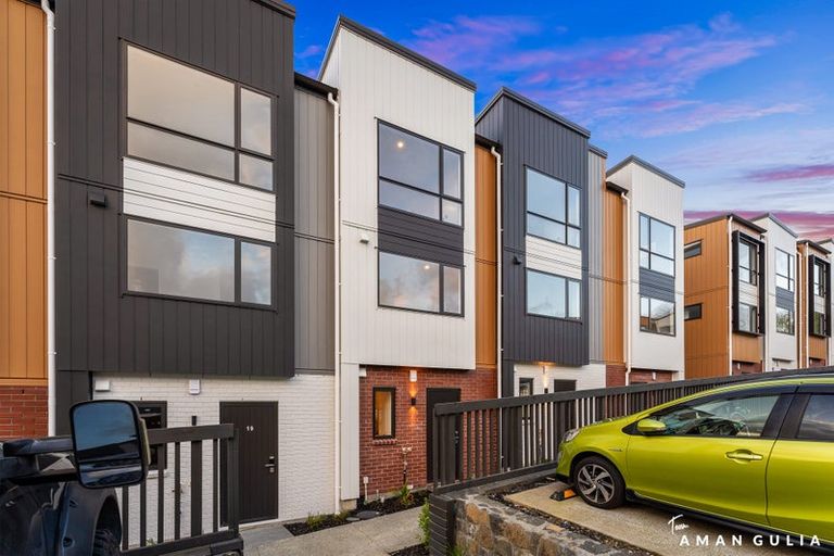 Photo of property in 17 Don Oliver Lane, Glen Eden, 0602