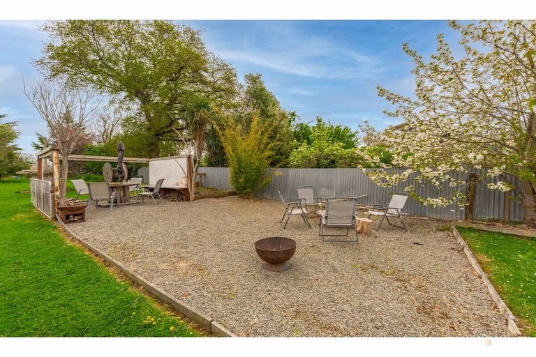 Photo of property in 30 Timaru Road, Waimate, 7924