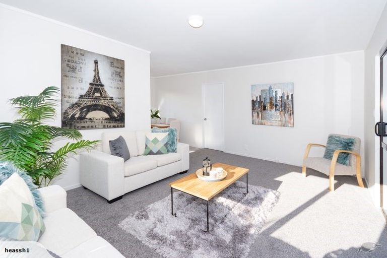 Photo of property in 2/83 Redcrest Avenue, Red Hill, Papakura, 2110