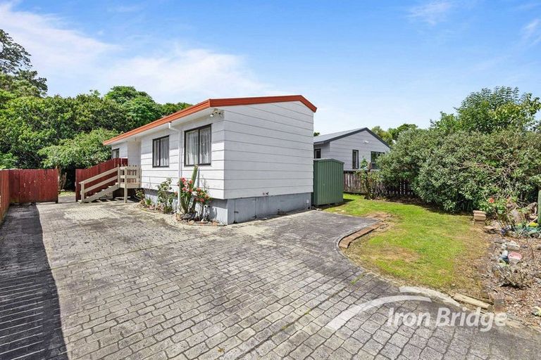 Photo of property in 75 Meadowvale Rise, Titirangi, Auckland, 0604