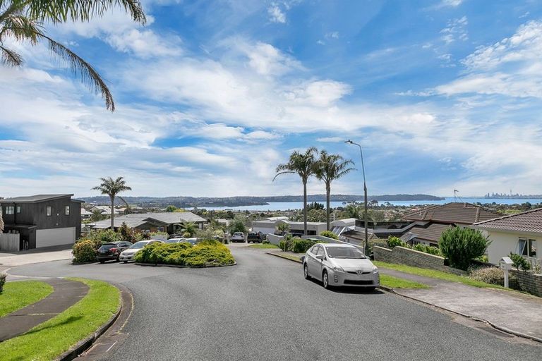 Photo of property in 29 Bernleigh Terrace, West Harbour, Auckland, 0618
