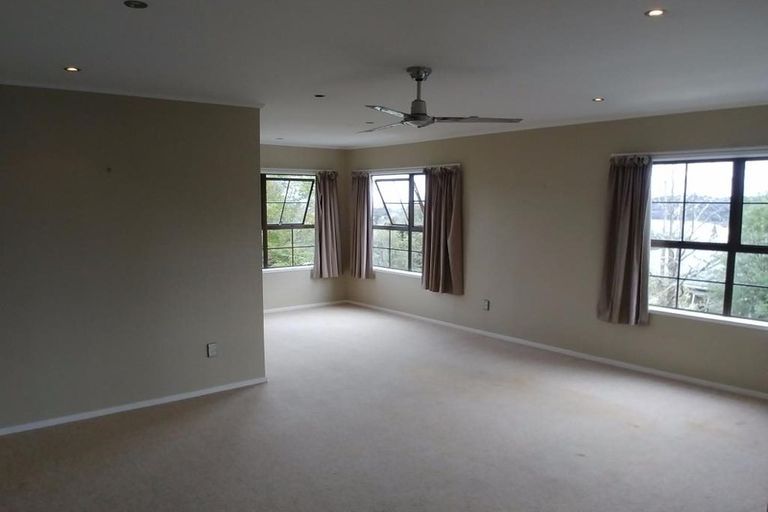 Photo of property in 34 Pemberton Avenue, Bayview, Auckland, 0629