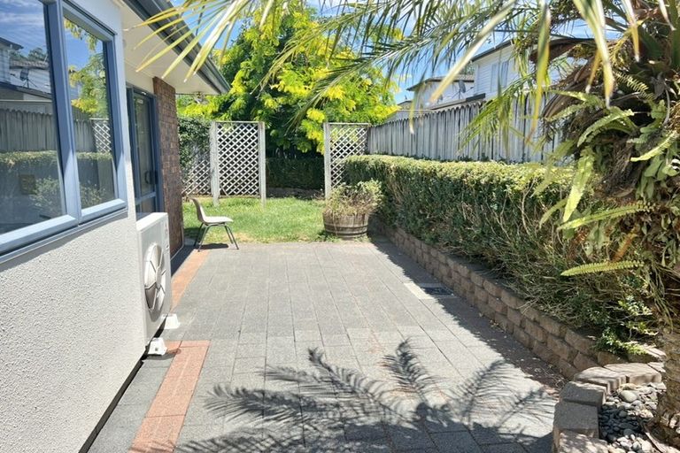 Photo of property in 12 Senator Drive, Manurewa, Auckland, 2105