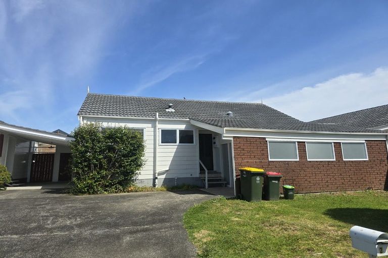 Photo of property in 2/1 Tomintoul Place, Highland Park, Auckland, 2010