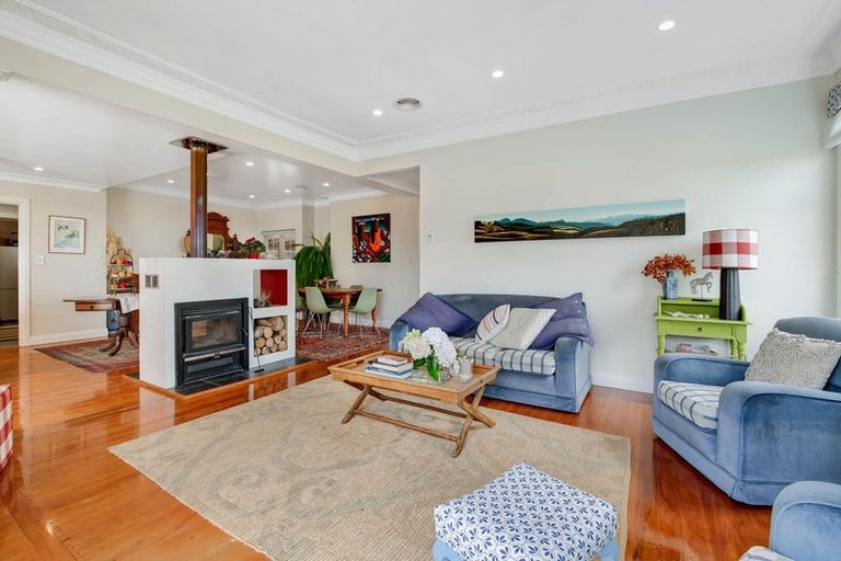 Photo of property in 154 Te Kanae Road, South Head, Helensville, 0874