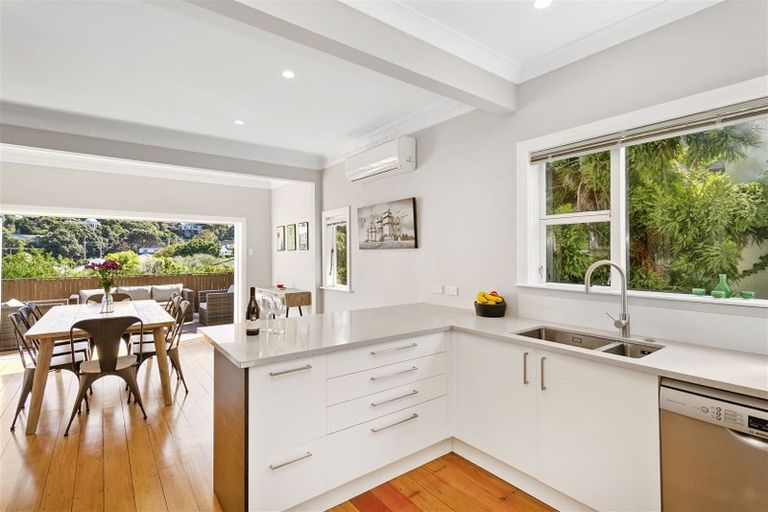 Photo of property in 32 Cavendish Square, Strathmore Park, Wellington, 6022