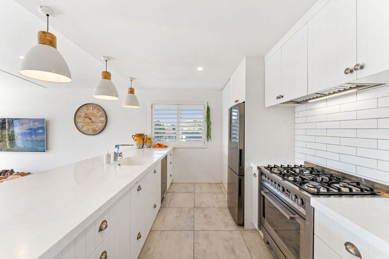 Photo of property in 16 Sutherland Avenue, Mount Maunganui, 3116