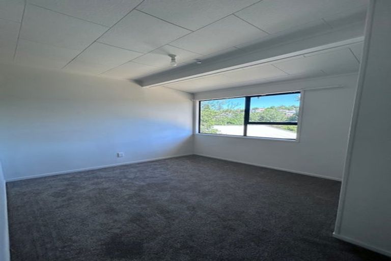 Photo of property in 121 Athena Drive, Totara Vale, Auckland, 0629