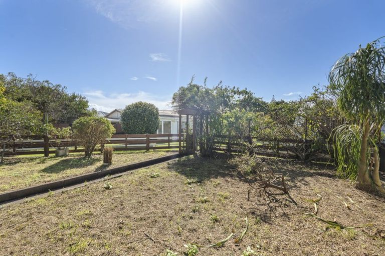 Photo of property in 19 Hume Street, Waitara, 4320