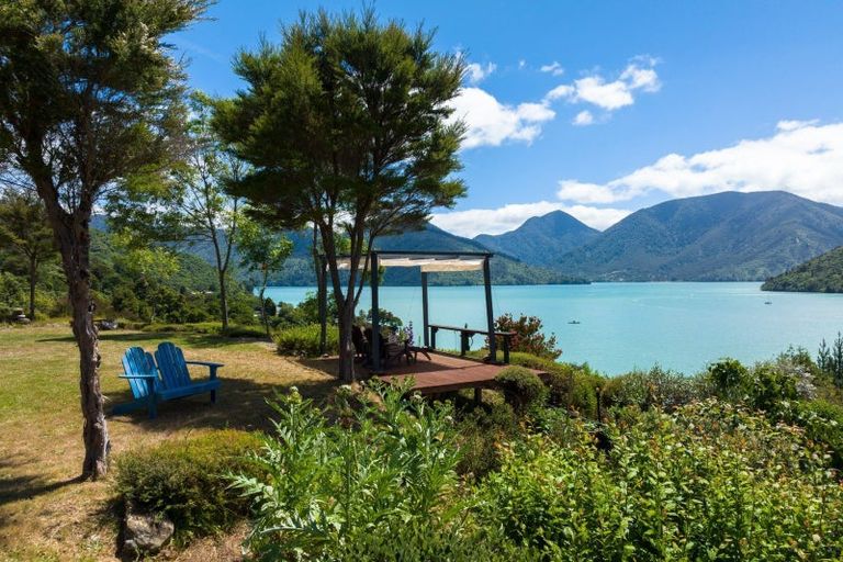 Photo of property in 579 Queen Charlotte Drive, Havelock, 7281