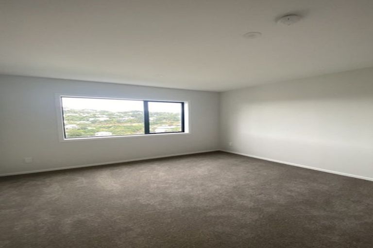 Photo of property in 68 Tiketike Way, Brooklyn, Wellington, 6021