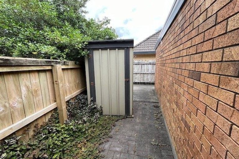 Photo of property in 2/31 Crescent Hills Court, Northpark, Auckland, 2013