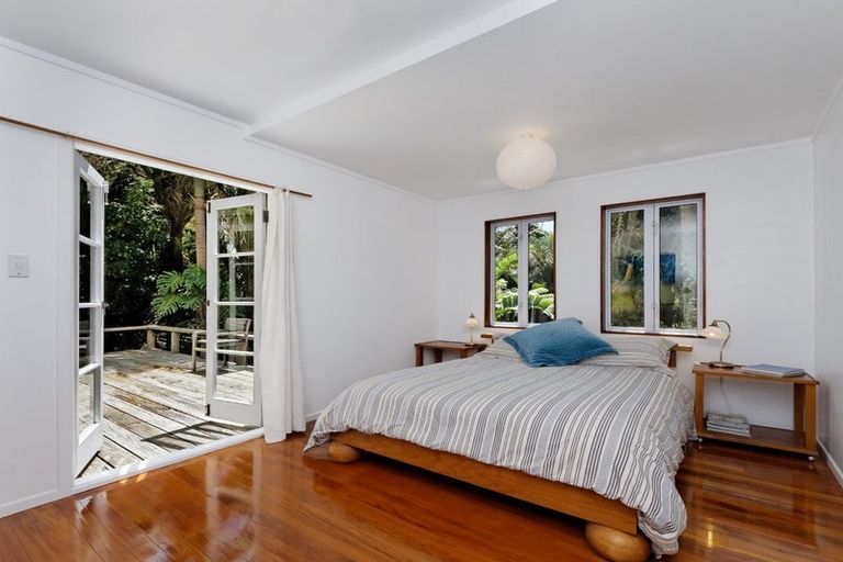 Photo of property in 17 Rayner Road, Piha, New Lynn, 0772