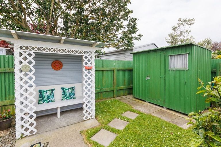 Photo of property in 18 Tararua Terrace, Cloverlea, Palmerston North, 4412