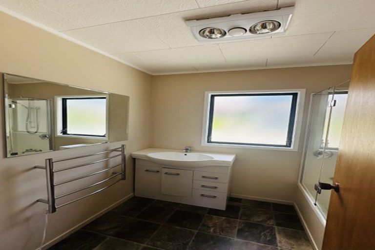 Photo of property in 50 Athena Drive, Totara Vale, Auckland, 0629