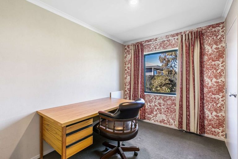 Photo of property in 28 Carroll Place, Owhata, Rotorua, 3010