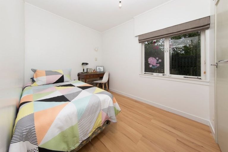 Photo of property in 1/215 Eskdale Road, Birkenhead, Auckland, 0626