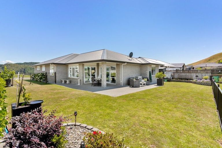 Photo of property in 17 Manatu Close, Whangamata, 3691
