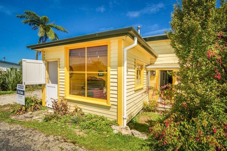 Photo of property in 23 Wharf Road, Karamea, 7893