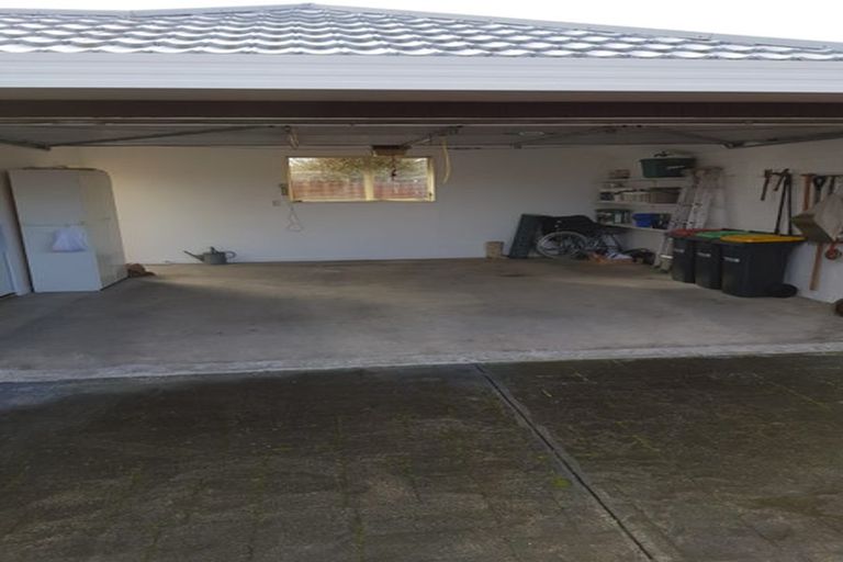 Photo of property in 2/15 Honeysuckle Place, Northcote, Christchurch, 8052