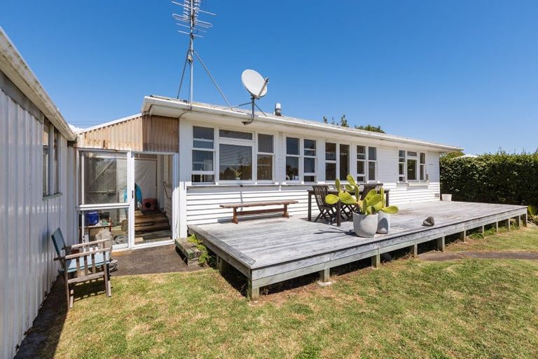 Photo of property in 13 Moana Crescent, Blagdon, New Plymouth, 4310