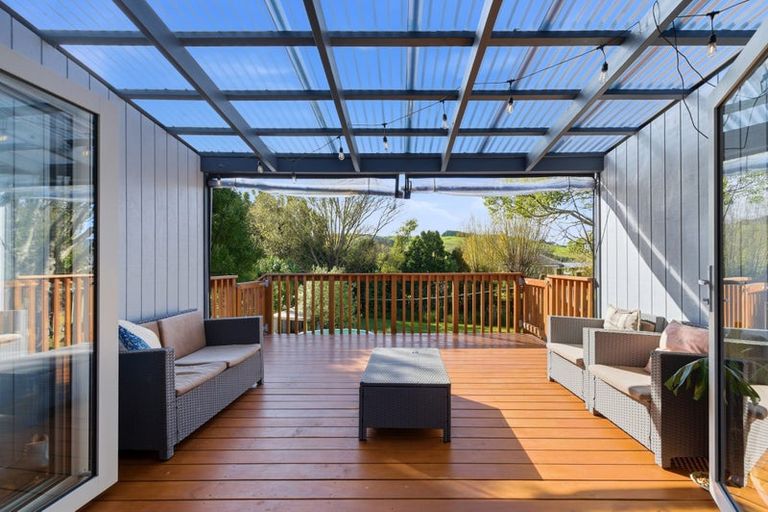 Photo of property in 125 Awaroa Road, Helensville, 0800