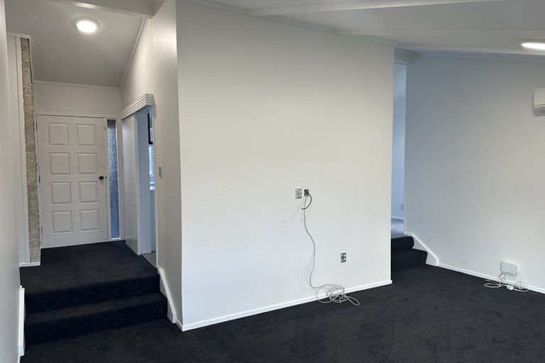 Photo of property in 2/6 Clare Place, Glenfield, Auckland, 0629