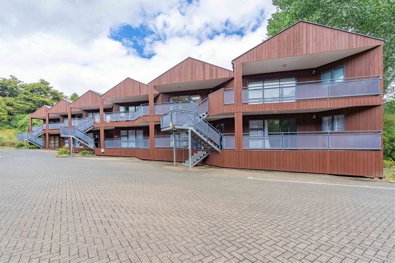 Photo of property in 22/3 The Avenue, Albany, Auckland, 0632