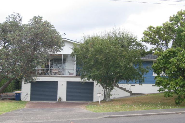 Photo of property in 37 Chivalry Road, Glenfield, Auckland, 0629