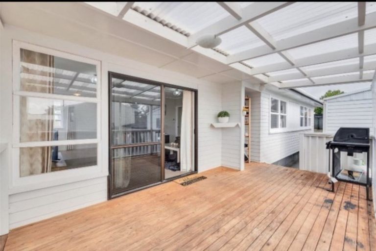 Photo of property in 20 Riserra Drive, Ranui, Auckland, 0612