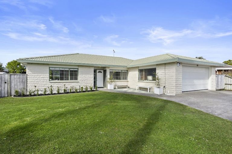Photo of property in 22 Lakeside Drive, Orewa, 0931