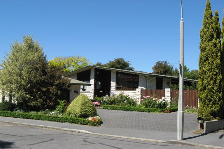 Photo of property in 30 Kingham Place, Avonhead, Christchurch, 8042