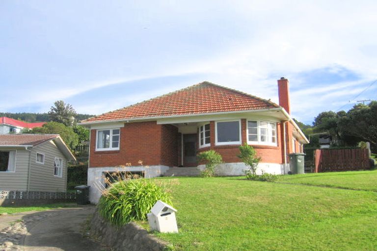 Photo of property in 2 Olivia Crescent, Tawa, Wellington, 5028